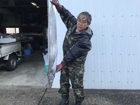 ”タチ魚”　1,000円/kg (税込)　1kg以上ははタチ魚大になります。小は水揚げが途絶えていま